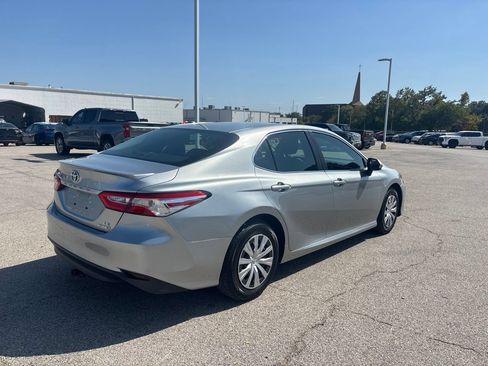 Used 2018 Toyota Camry LE FWD image 4