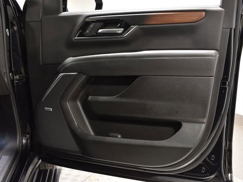 Used 2025 GMC Yukon Denali w/ Sun & Power Step Package image 32