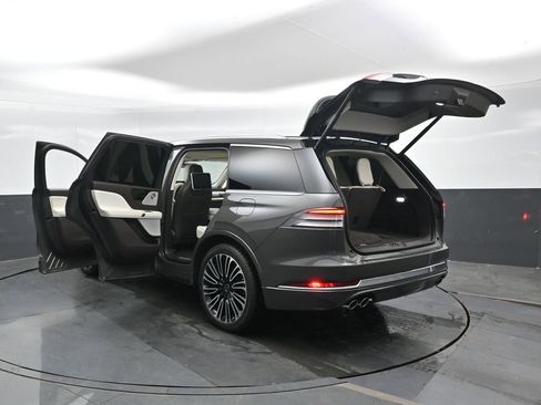 Used 2023 Lincoln Aviator Black Label w/ Class IV Trailer Tow Package AWD/4WD image 51