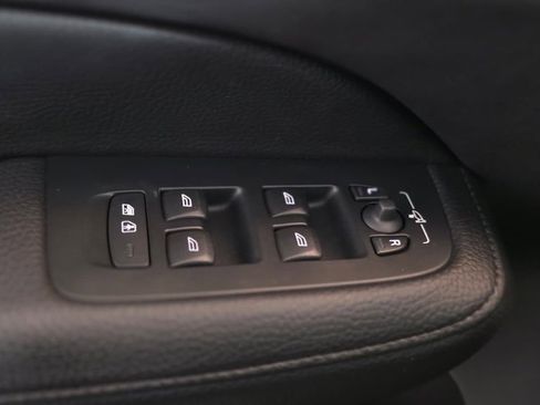 Used 2021 Volvo V60 T5 Cross Country w/ Climate Package image 24