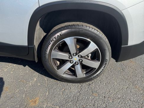 Used 2022 Chevrolet Traverse LT w/ LT Premium Package FWD image 16