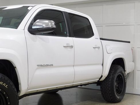 Used 2017 Toyota Tacoma Limited image 16