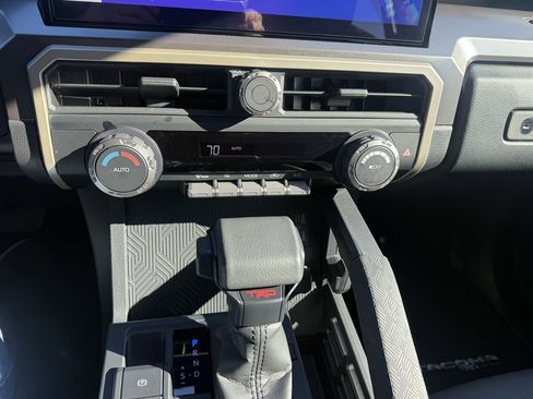 Used 2025 Toyota Tacoma TRD Off-Road image 19