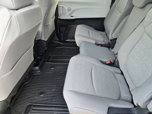 New 2026 Toyota Sienna LE FWD image 26