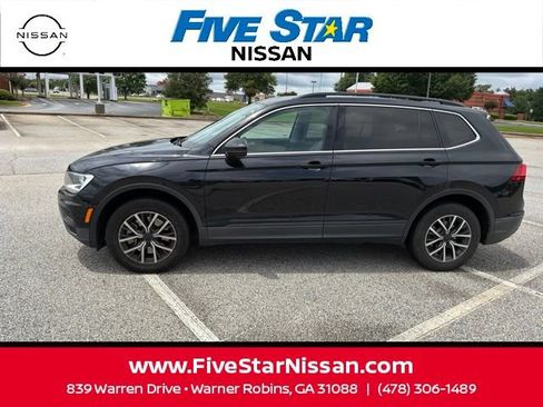 Used 2019 Volkswagen Tiguan SE w/ Panoramic Sunroof Package FWD image 4