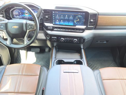 Used 2024 Chevrolet Silverado 2500 High Country w/ High Country Premium Package AWD/4WD image 17