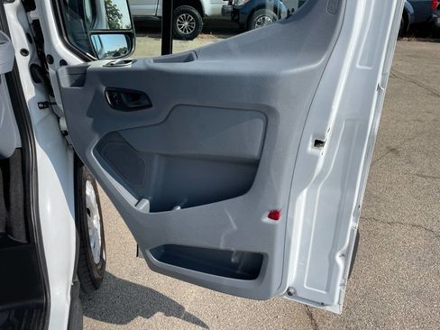 Used 2018 Ford Transit 150 XLT image 17