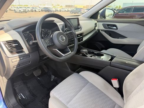 Used 2021 Nissan Rogue SV FWD image 2