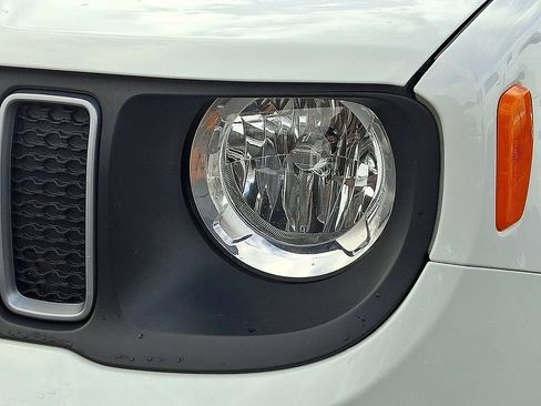 Used 2023 Jeep Renegade Latitude AWD/4WD image 9