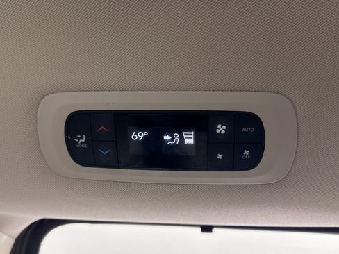 Used 2021 Chrysler Pacifica Touring-L FWD image 30