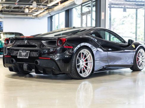 Used 2019 Ferrari 488 GTB RWD image 6