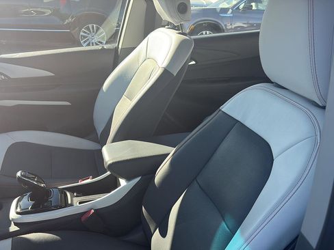 Used 2019 Chevrolet Bolt Premier w/ Infotainment Package image 18