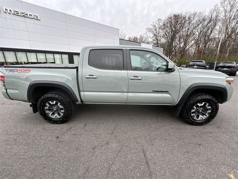 Used 2023 Toyota Tacoma TRD Off-Road image 9