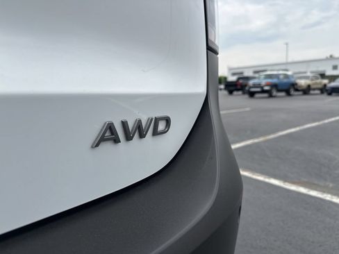 Used 2025 Nissan Kicks SV AWD/4WD image 35