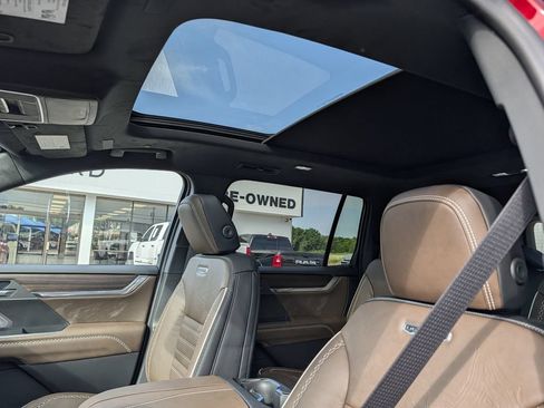 New 2026 GMC Acadia Denali Ultimate w/ LPO, Floor Liner Package AWD/4WD image 25