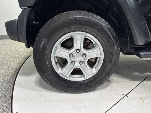 Used 2019 Jeep Wrangler Unlimited Sport S AWD/4WD image 5