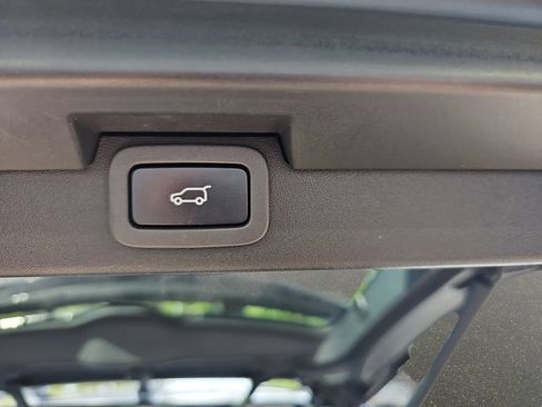 Used 2019 Land Rover Discovery HSE AWD/4WD image 17