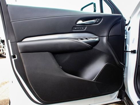 Used 2024 Cadillac XT4 Premium Luxury image 8