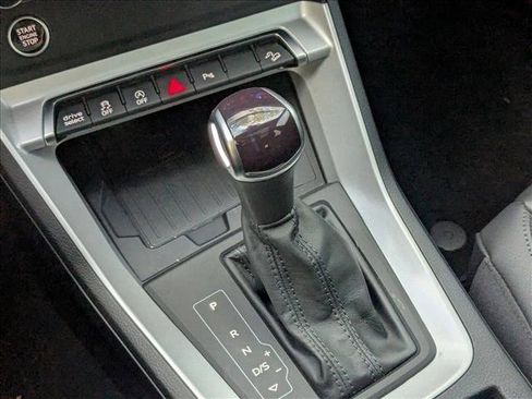 Used 2024 Audi Q3 2.0T Premium image 12