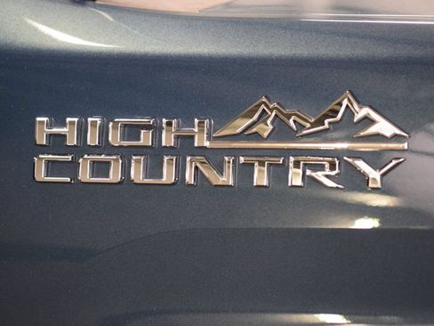 Used 2024 Chevrolet Silverado 2500 High Country w/ High Country Premium Package AWD/4WD image 18