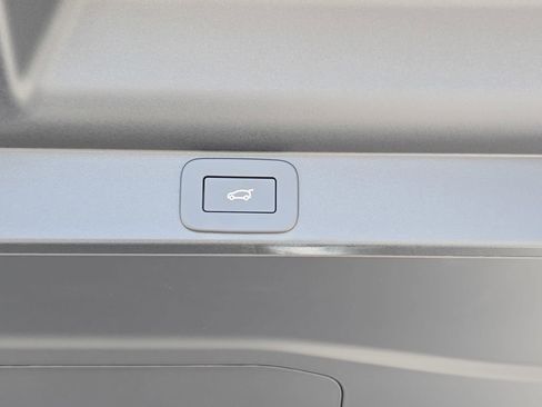 New 2026 Land Rover Range Rover SE image 13