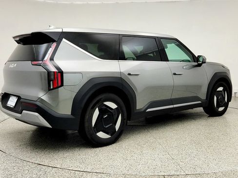 Used 2024 Kia EV9 Light Long Range RWD image 5
