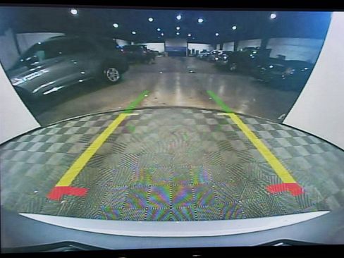Used 2024 Chrysler Pacifica Touring-L FWD image 18