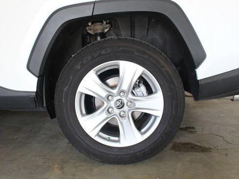 Used 2019 Toyota RAV4 XLE FWD image 26