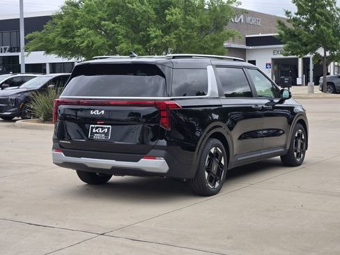 New 2026 Kia Carnival EX FWD image 4
