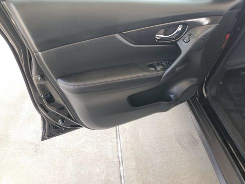 Certified 2018 Nissan Rogue SV w/ Premium Package FWD image 30