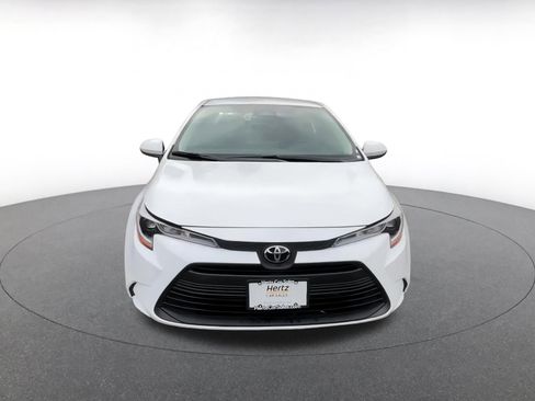 Used 2025 Toyota Corolla LE image 4