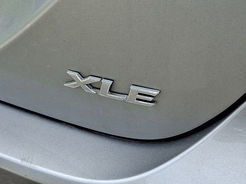 Used 2022 Toyota Camry XLE FWD image 12