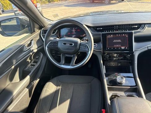 Used 2024 Jeep Grand Cherokee Laredo X w/ Luxury Tech Group I image 19