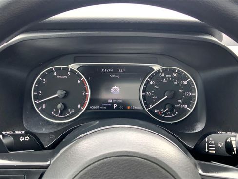 Used 2024 Nissan Rogue SV FWD image 25