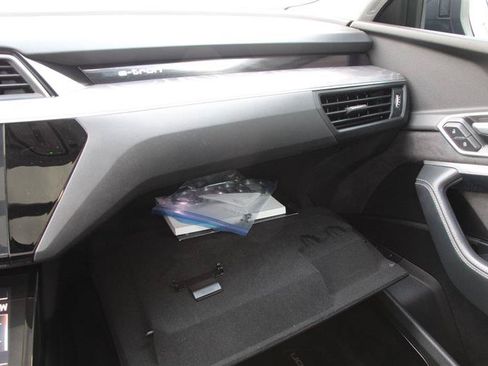 Used 2021 Audi e-tron Prestige AWD/4WD image 33