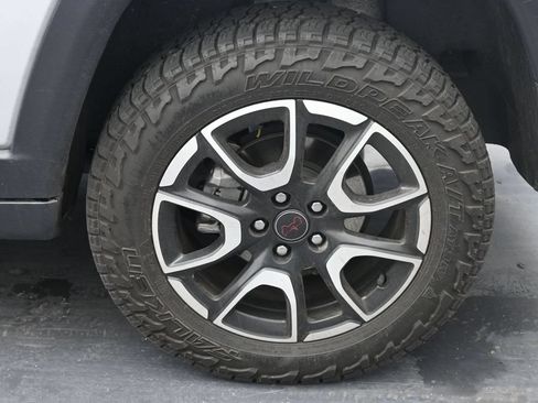 Used 2025 Jeep Compass Trailhawk AWD/4WD image 13