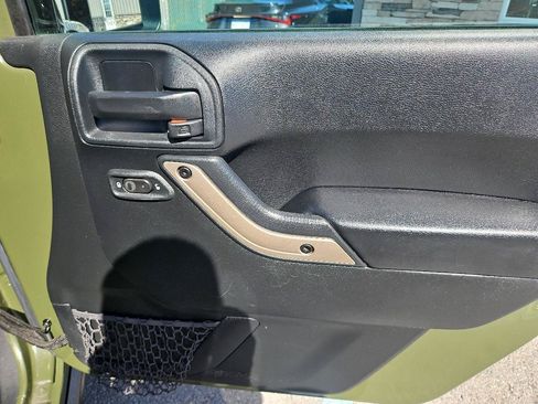 Used 2016 Jeep Wrangler Sahara AWD/4WD image 18