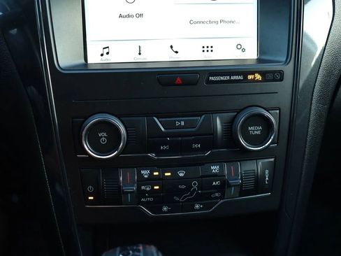 Used 2018 Ford Explorer XLT w/ Equipment Group 201A FWD image 25