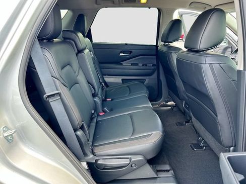 Certified 2025 Nissan Pathfinder SL FWD image 24