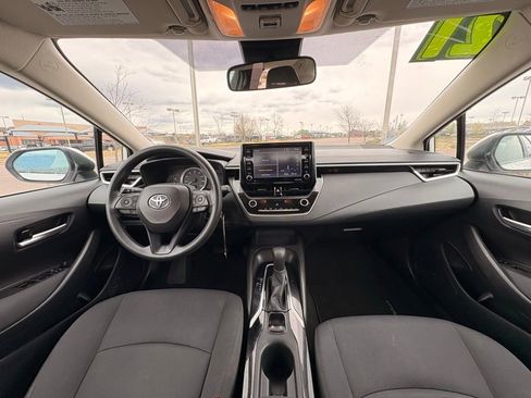 Used 2021 Toyota Corolla LE image 12