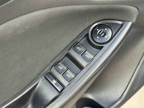 Used 2018 Ford Focus SE FWD image 12
