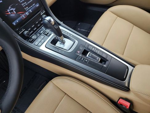 Used 2022 Porsche 718 Boxster RWD image 11