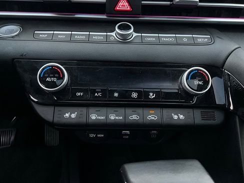 Used 2025 Hyundai Elantra Limited image 25