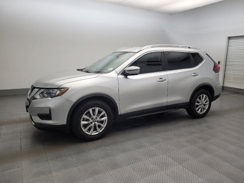 Used 2018 Nissan Rogue SV FWD image 2