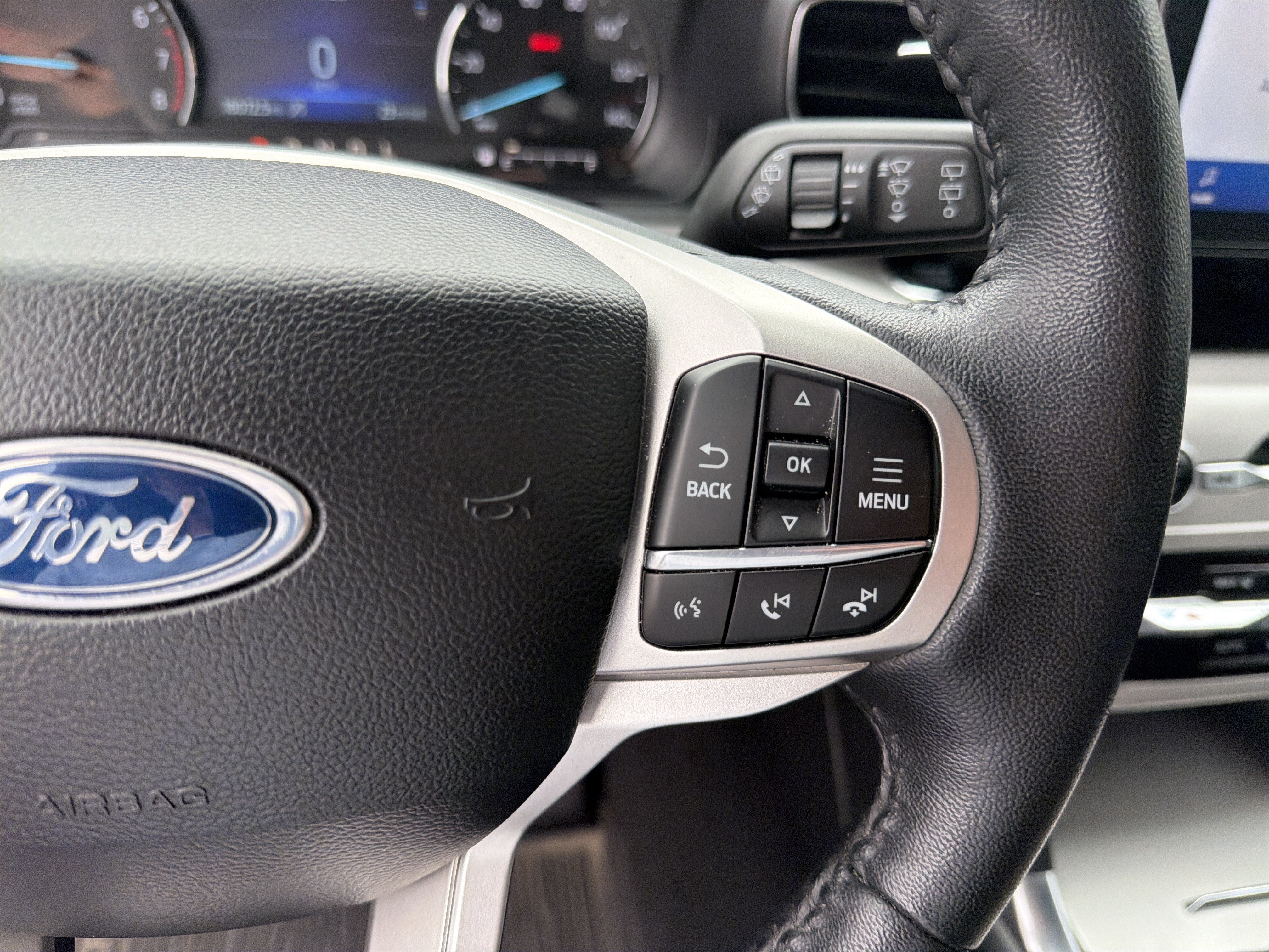 Used 2024 Ford Explorer XLT w/ Equipment Group 202A AWD/4WD image 31