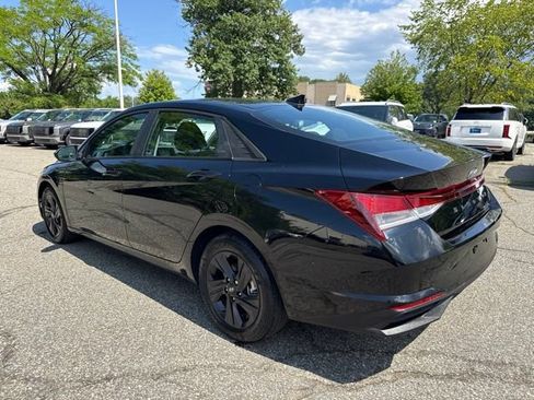 Used 2023 Hyundai Elantra SEL FWD image 17