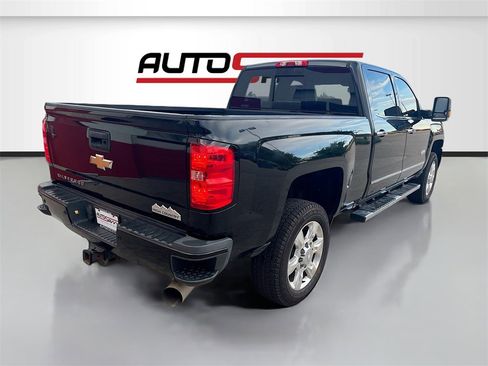 Used 2017 Chevrolet Silverado 2500 High Country w/ Duramax Plus Package image 7