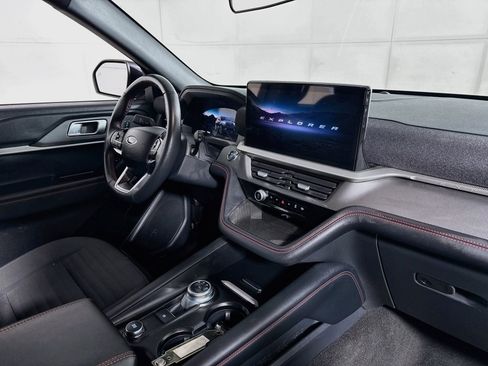 Used 2025 Ford Explorer ST-Line w/ ST-Line Street Pack AWD/4WD image 28