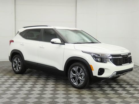 Used 2024 Kia Seltos S image 3