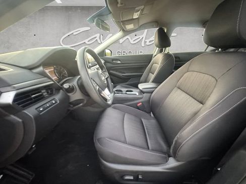 Used 2025 Nissan Altima 2.5 SV FWD image 19